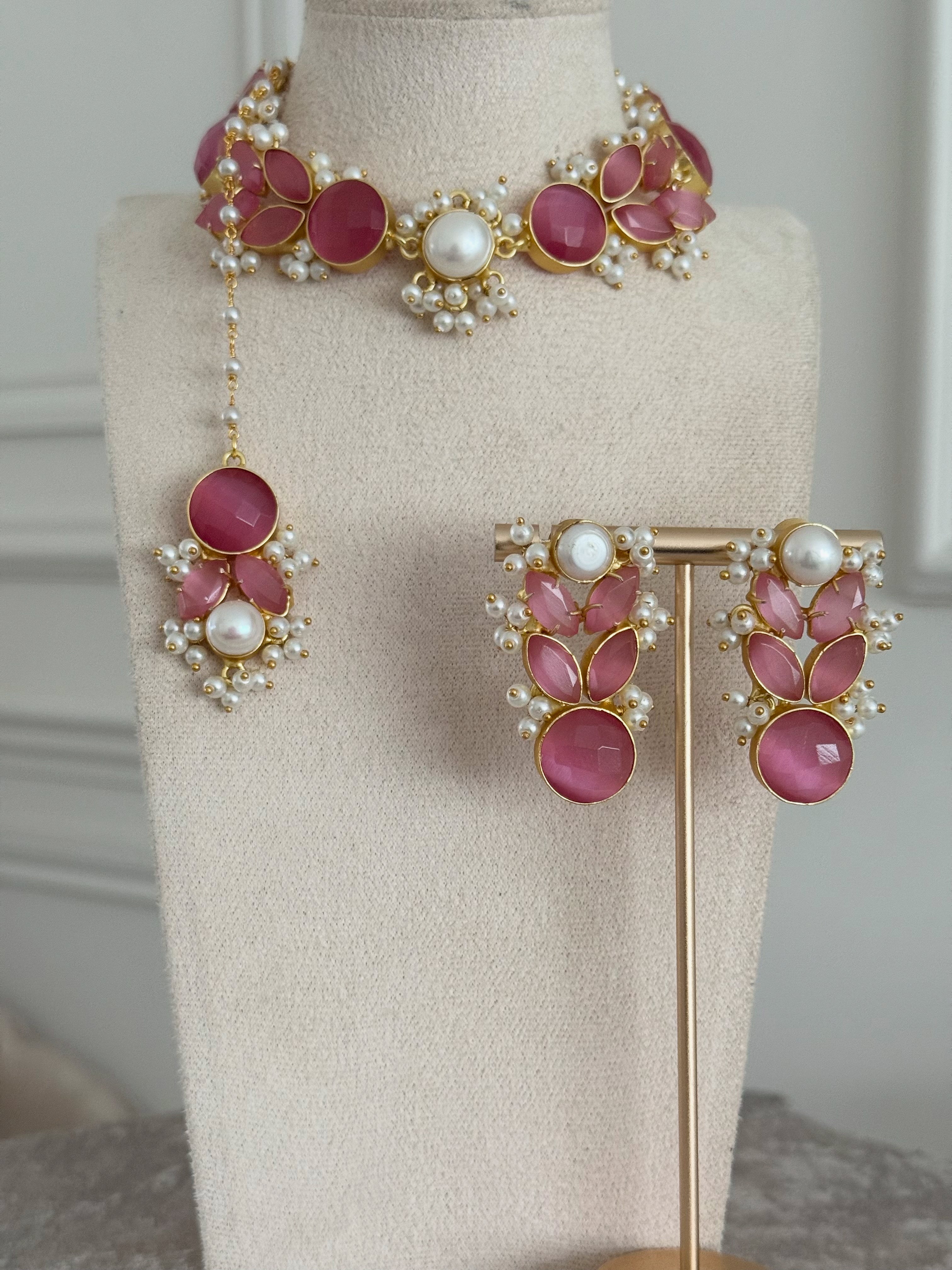 Maya pink choker set