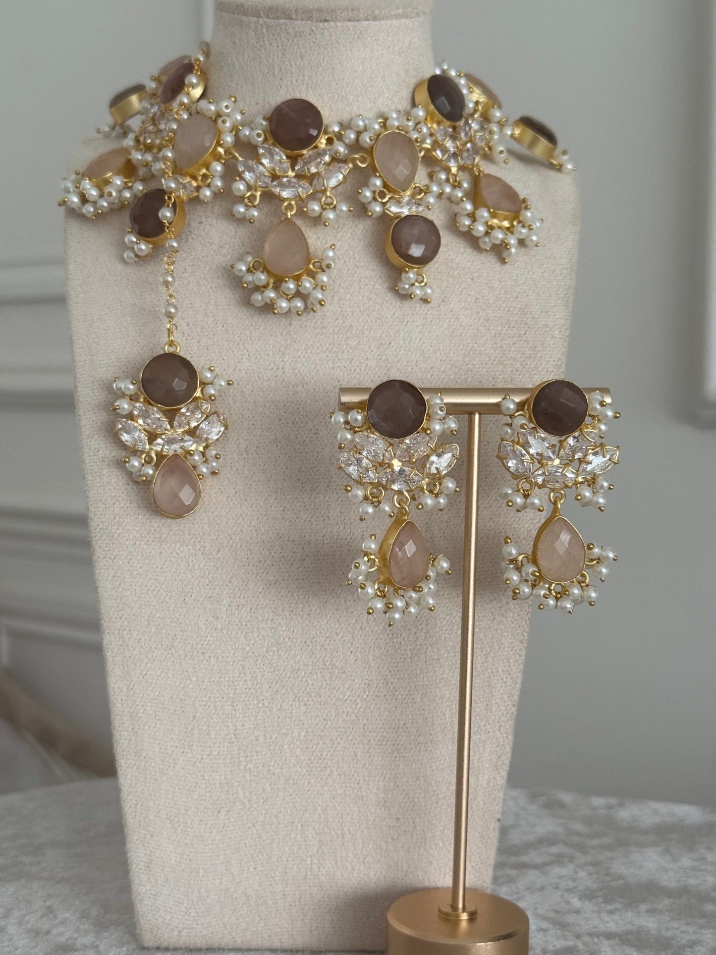 Hayati brown necklace set