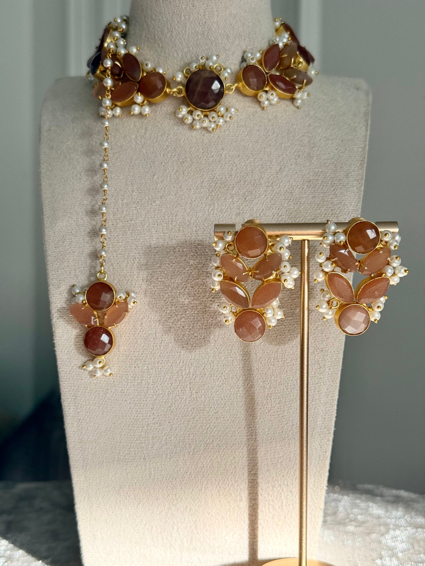 Maya brown choker set
