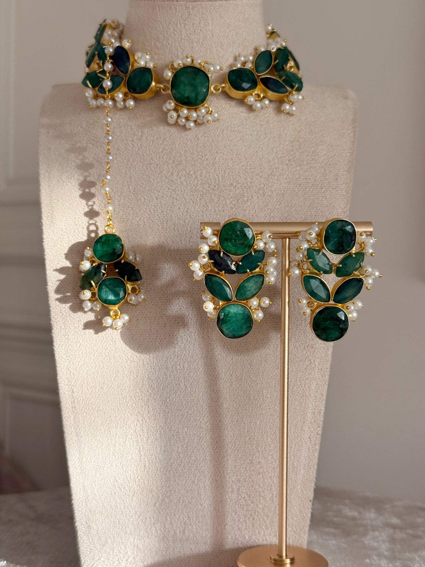 Maya green choker set