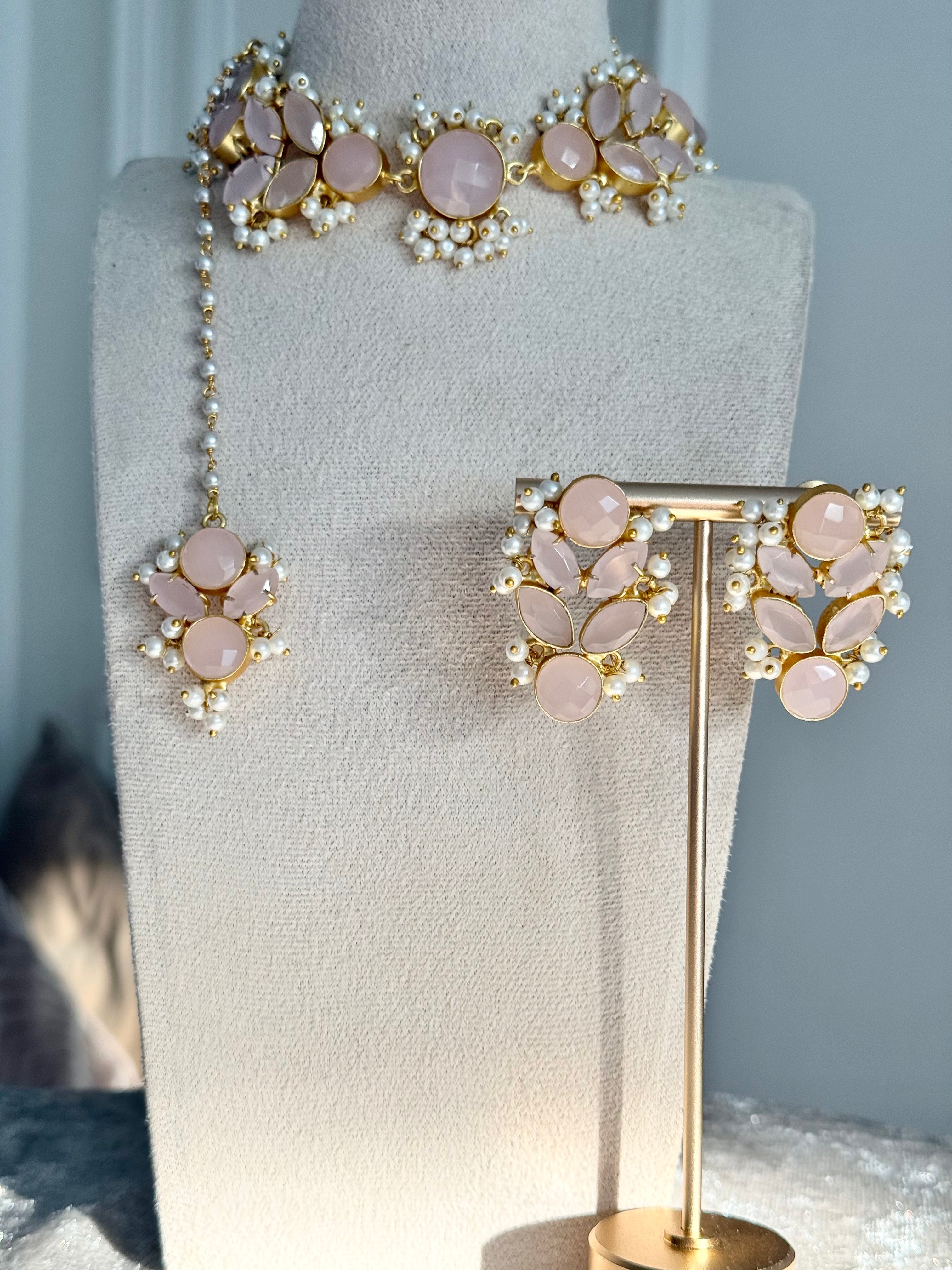 Maya soft pink choker set