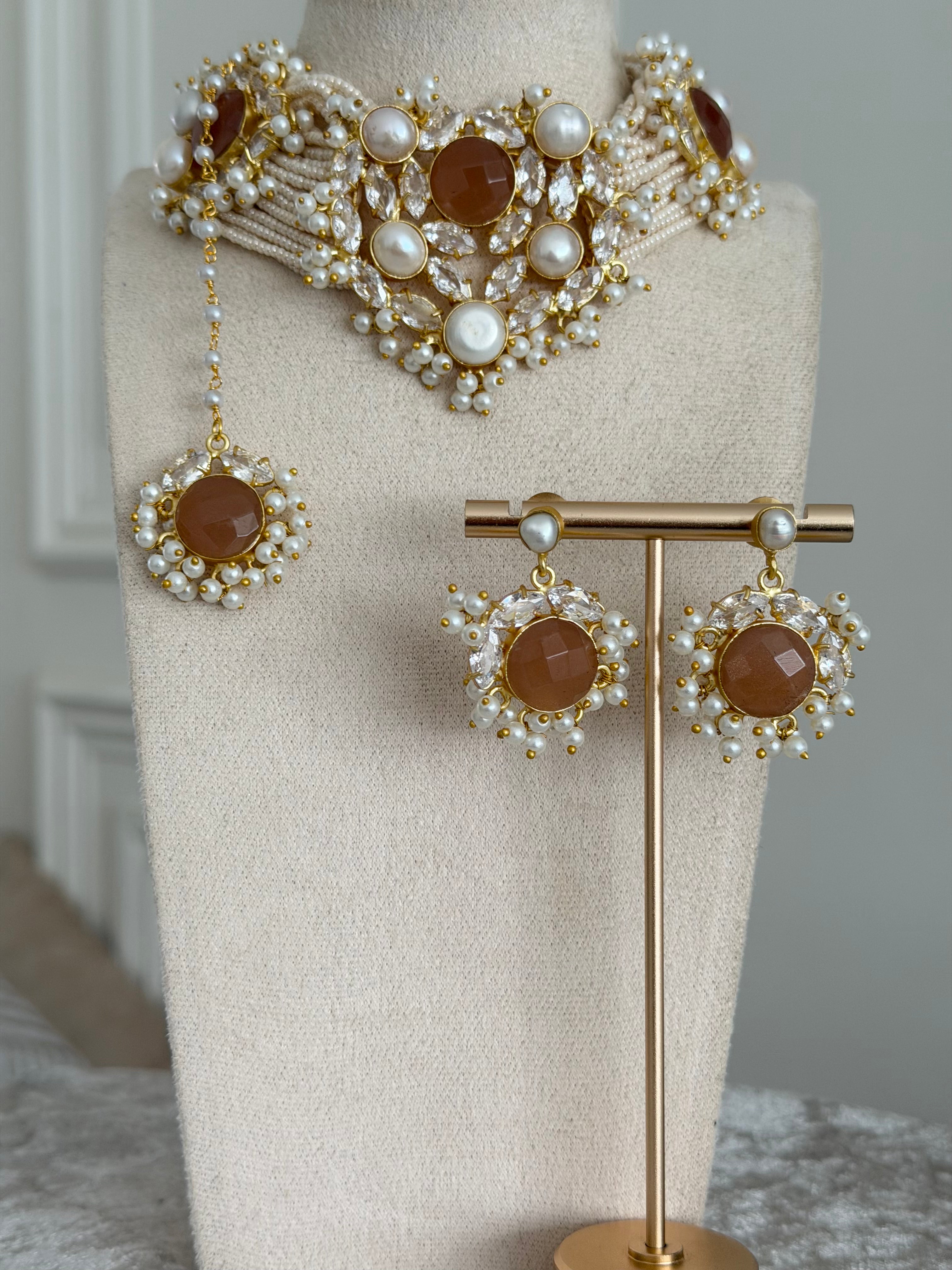 Hania Brown Choker Set