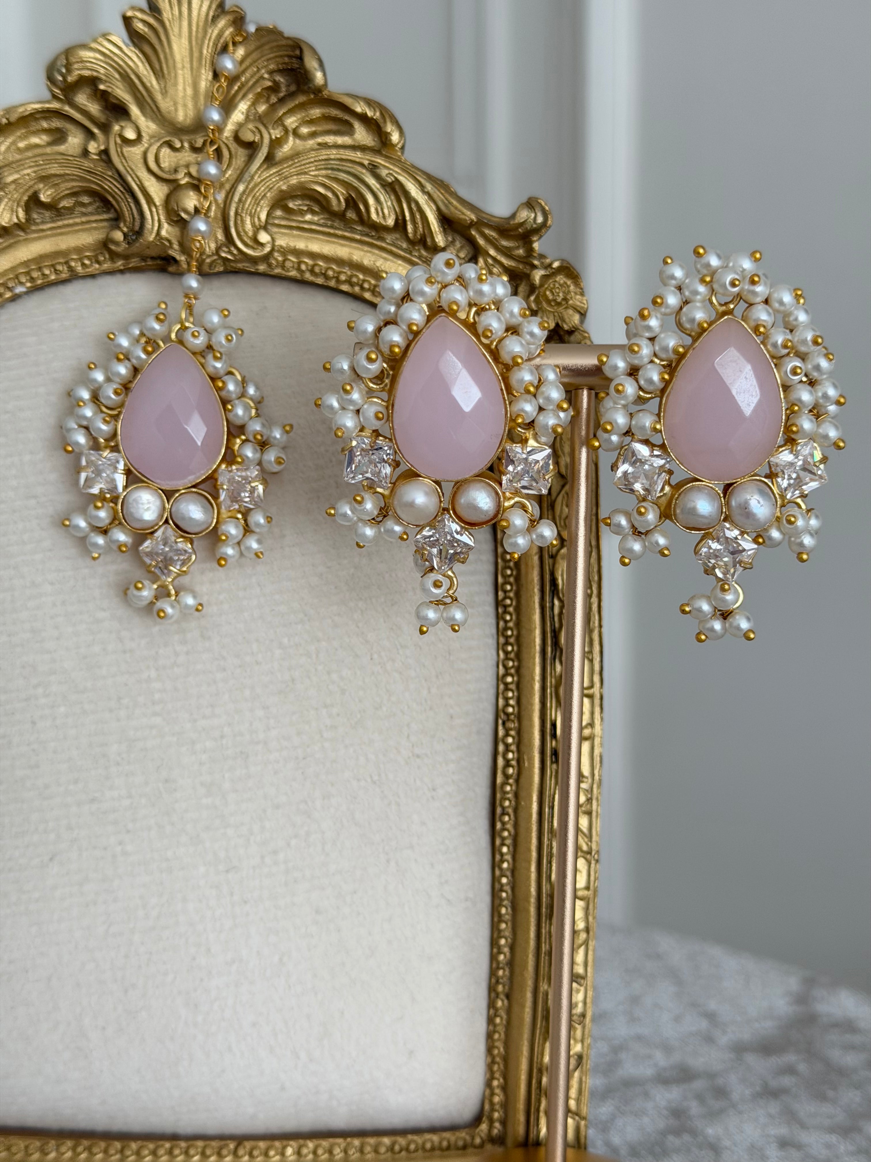 Ariyya Pink Tikka Set