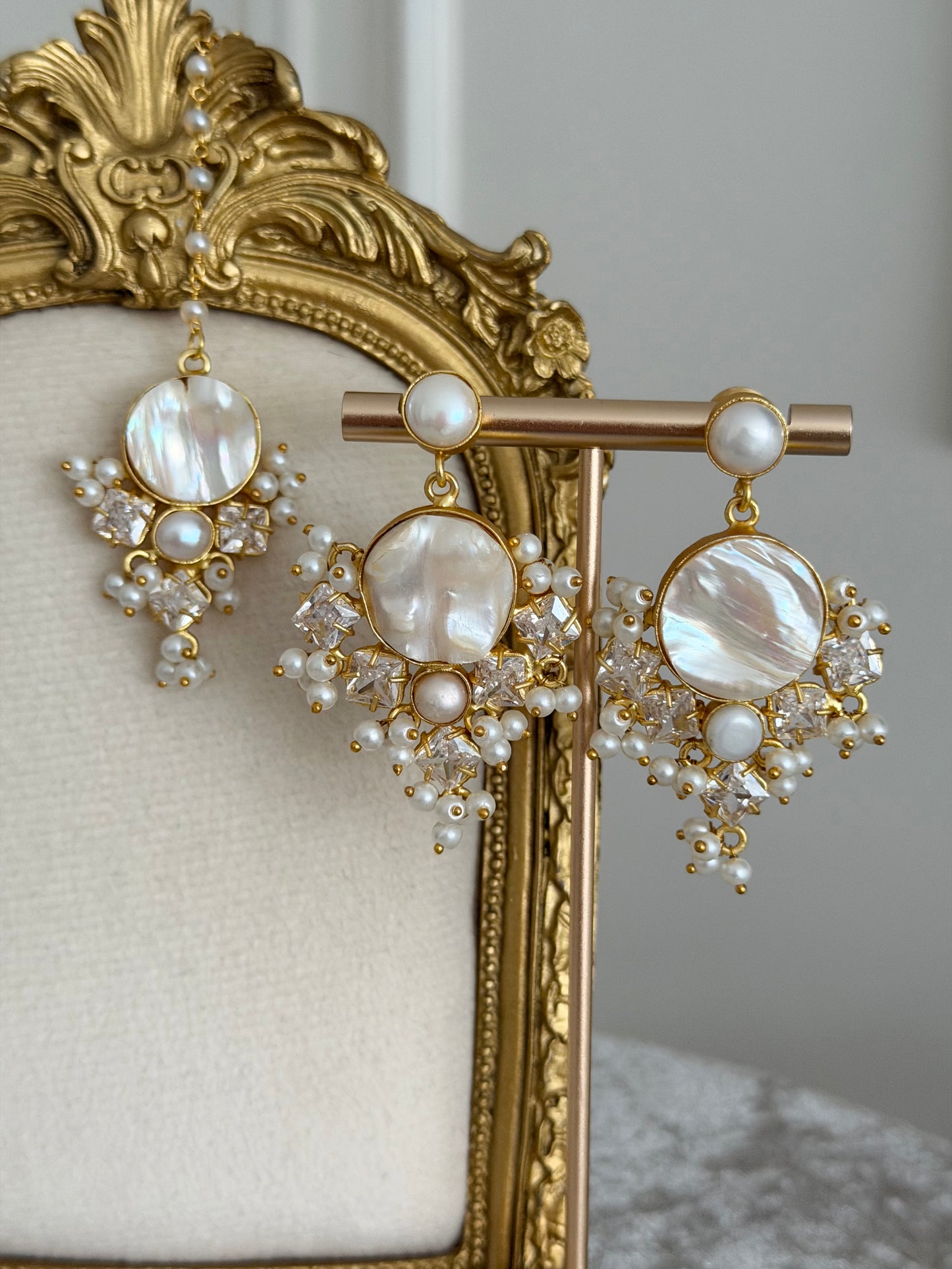 Ahsiya Pearl Tikka Set