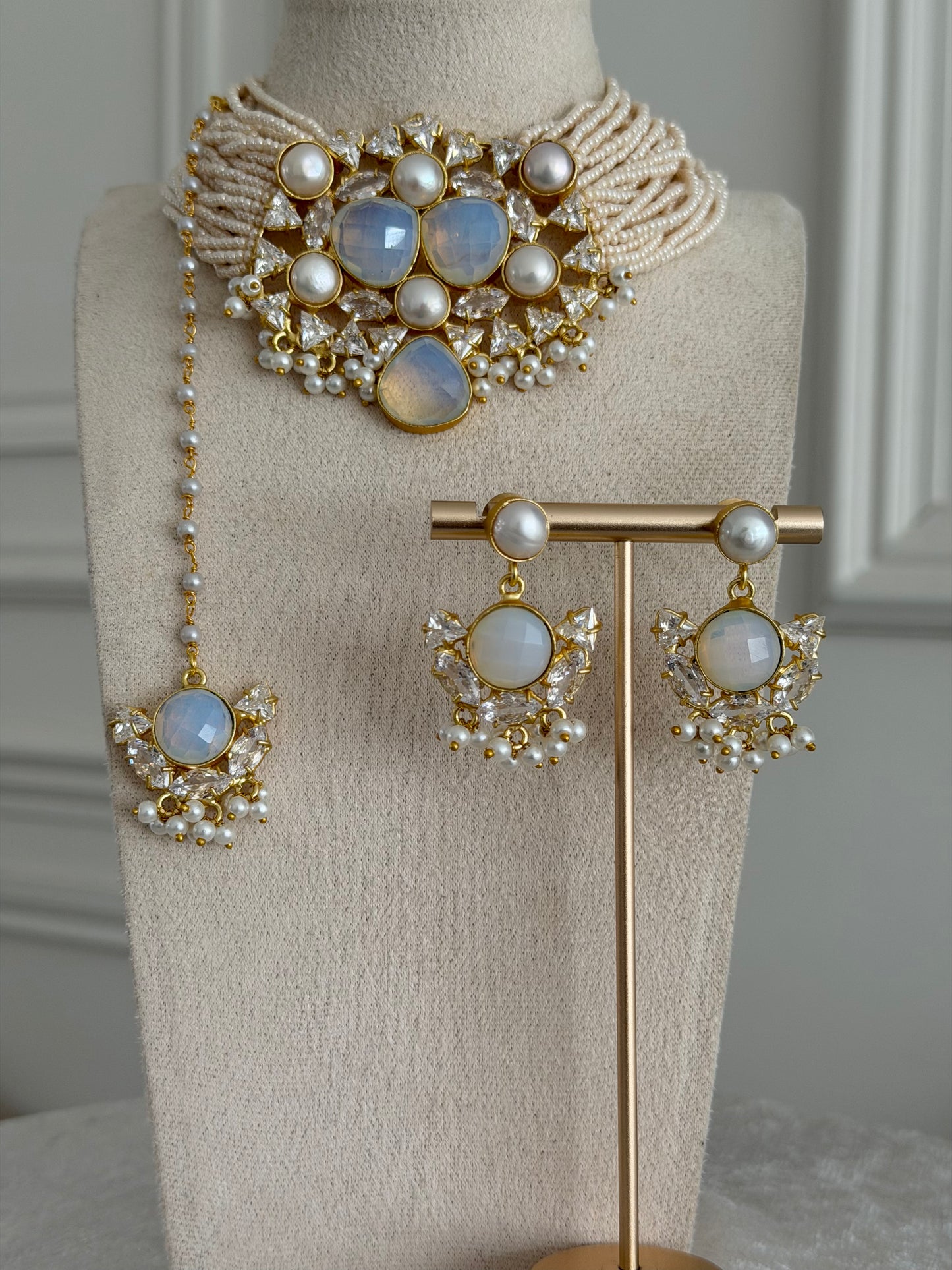 Lujain Choker Set