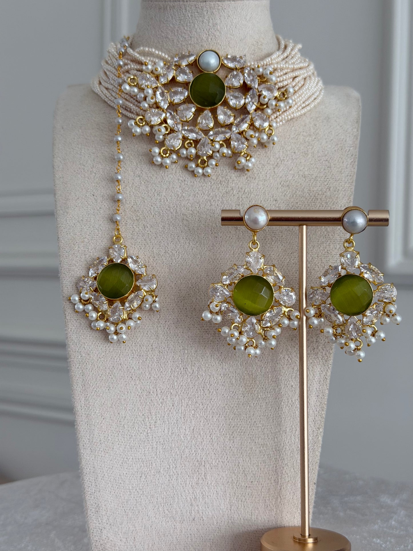 Nayra Olive Green Choker Set
