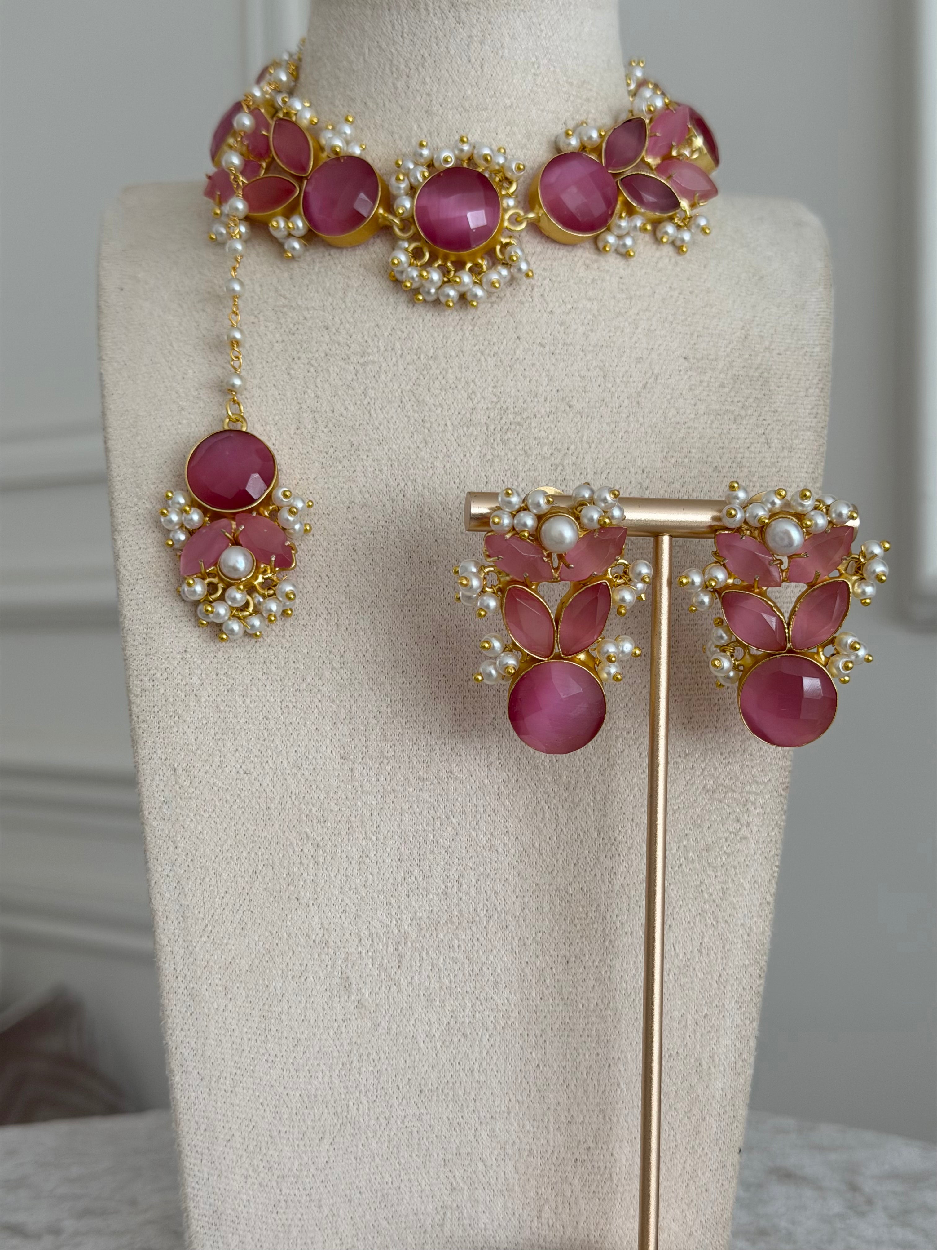 Maya pink choker set
