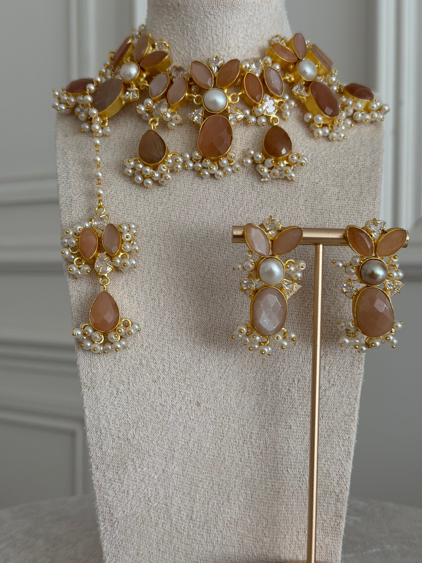 Dalia brown choker set