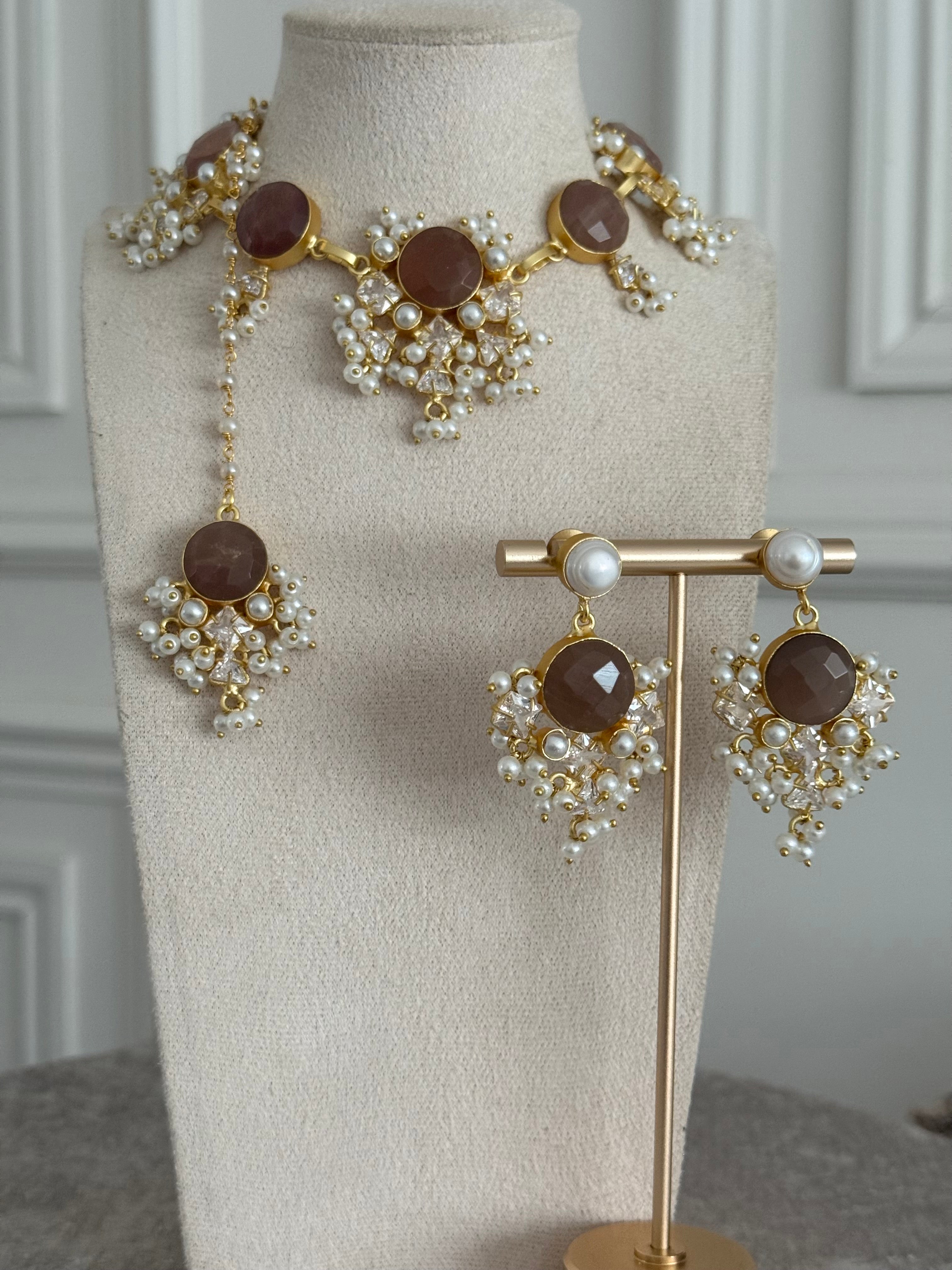 Qalila brown necklace set