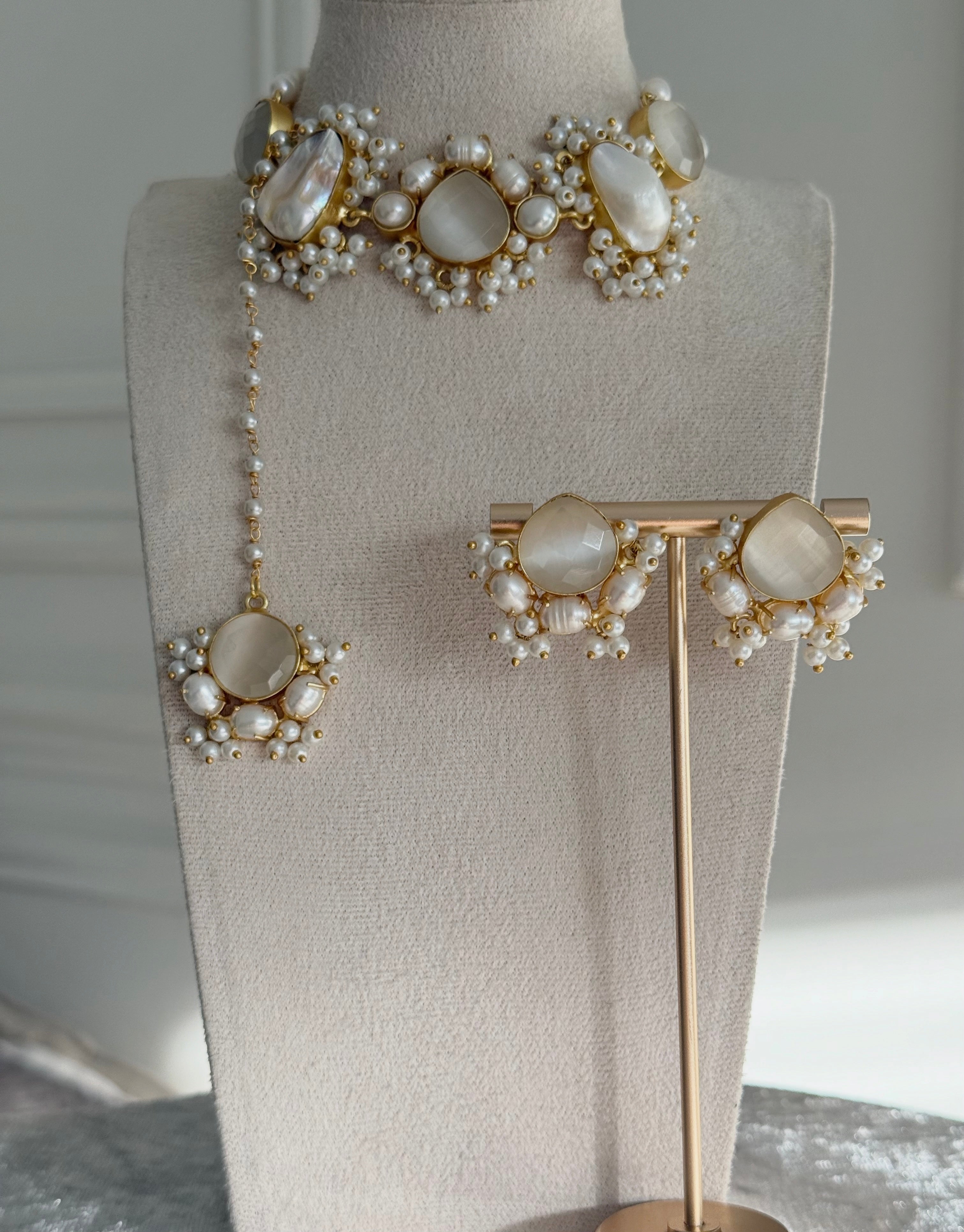 Zohra Pearl & Grey Choker Set