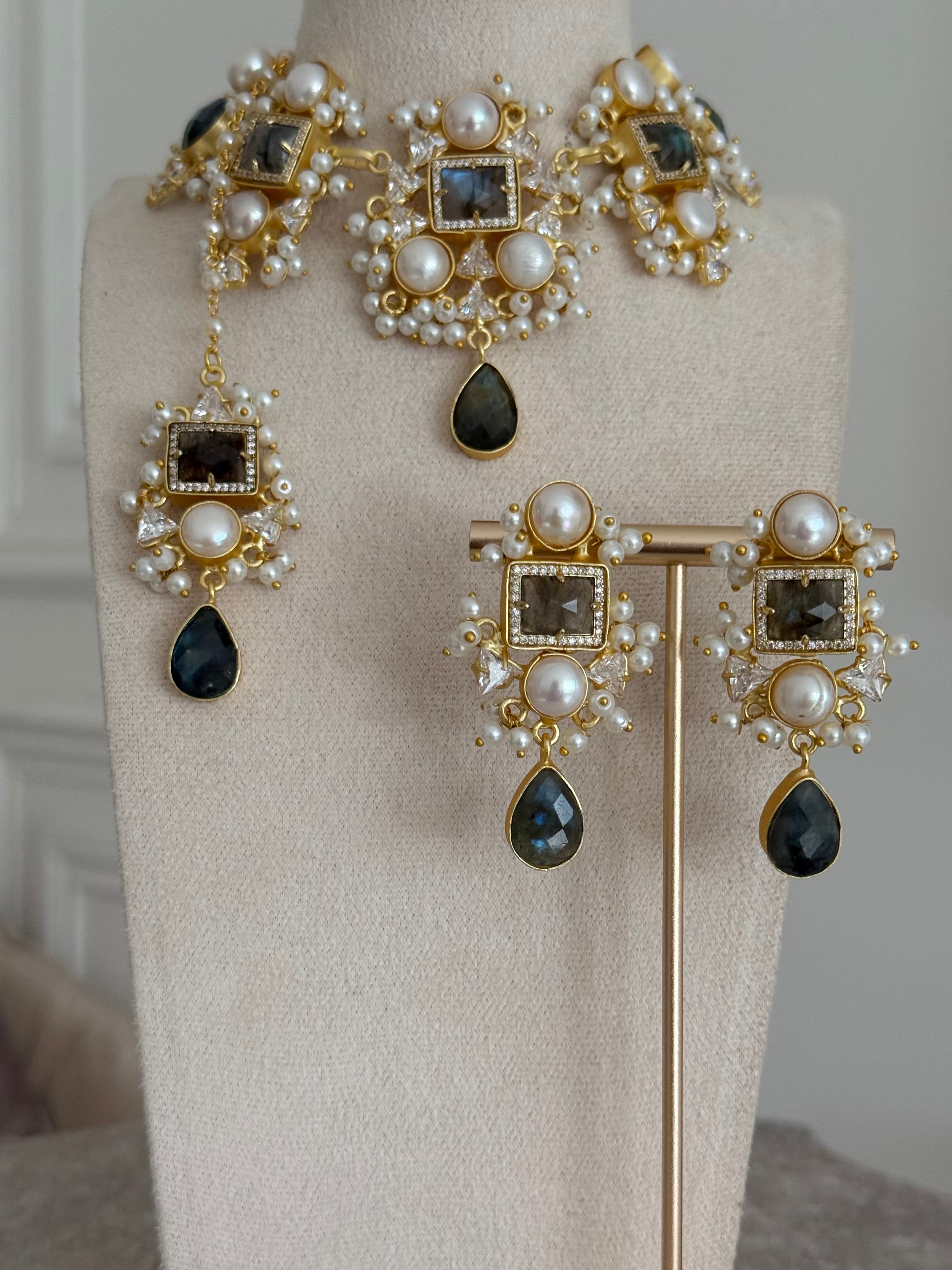 Amal grey necklace set