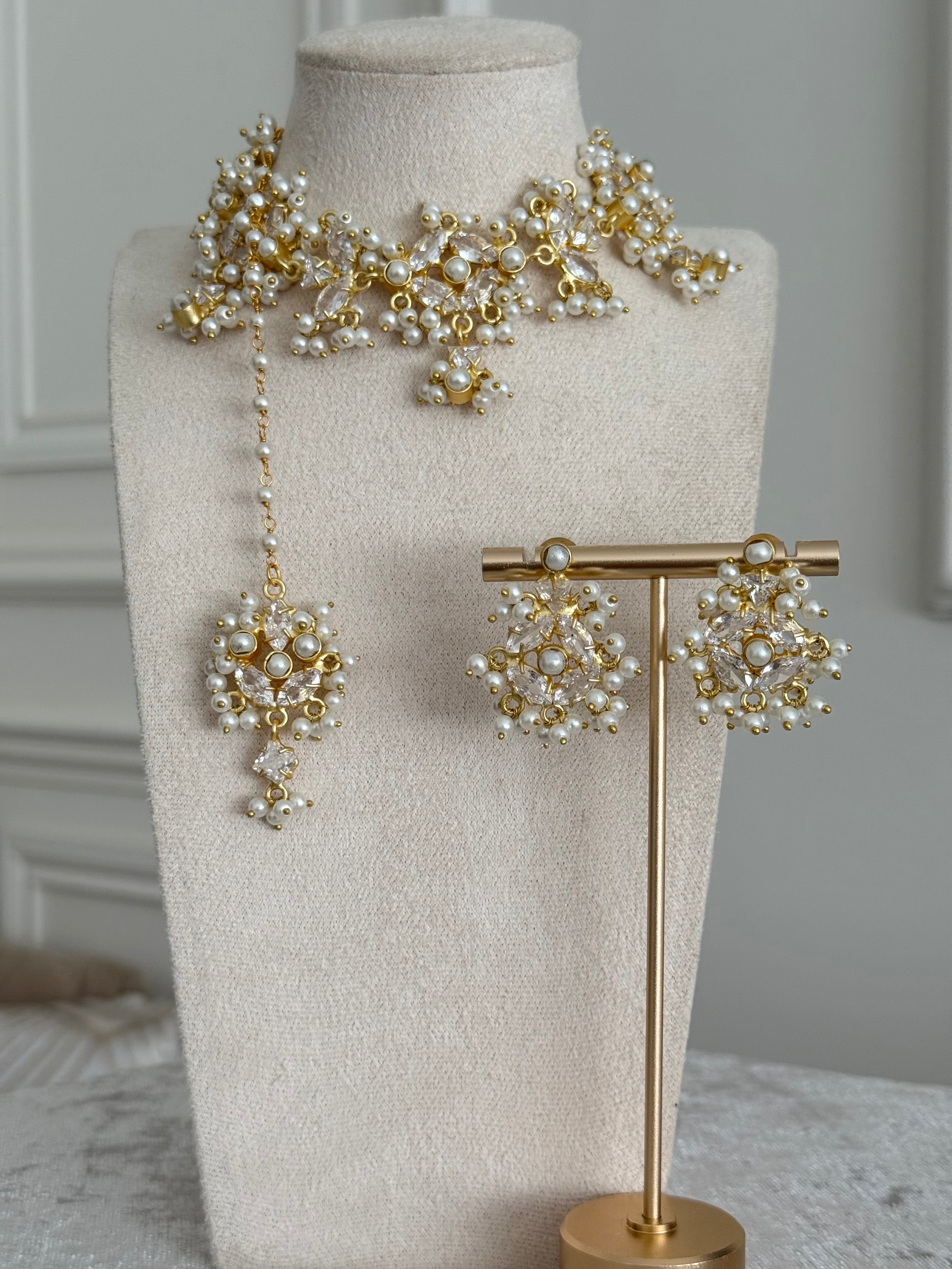 Ayni pearl crystal choker set