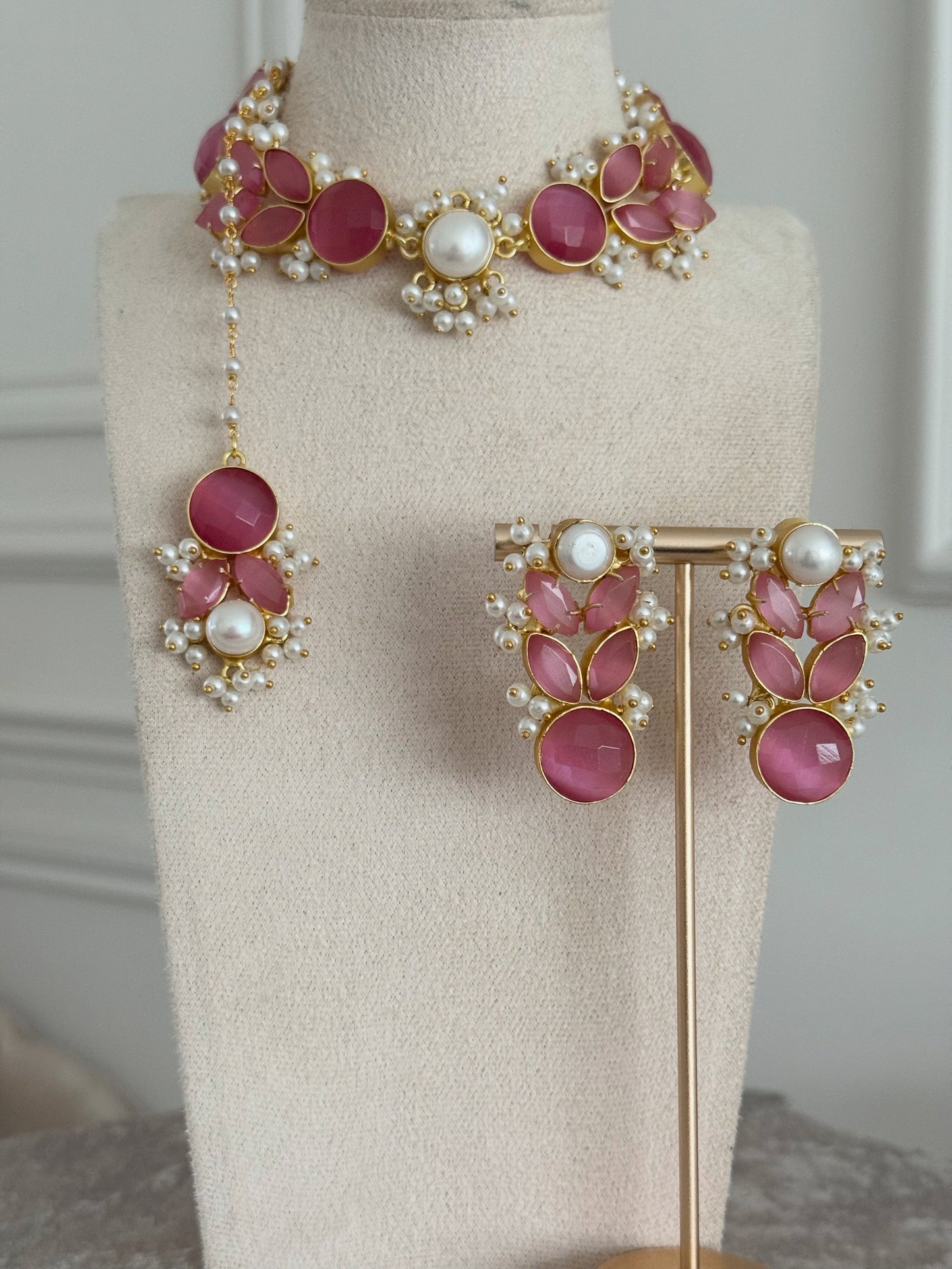 Maya pink choker set