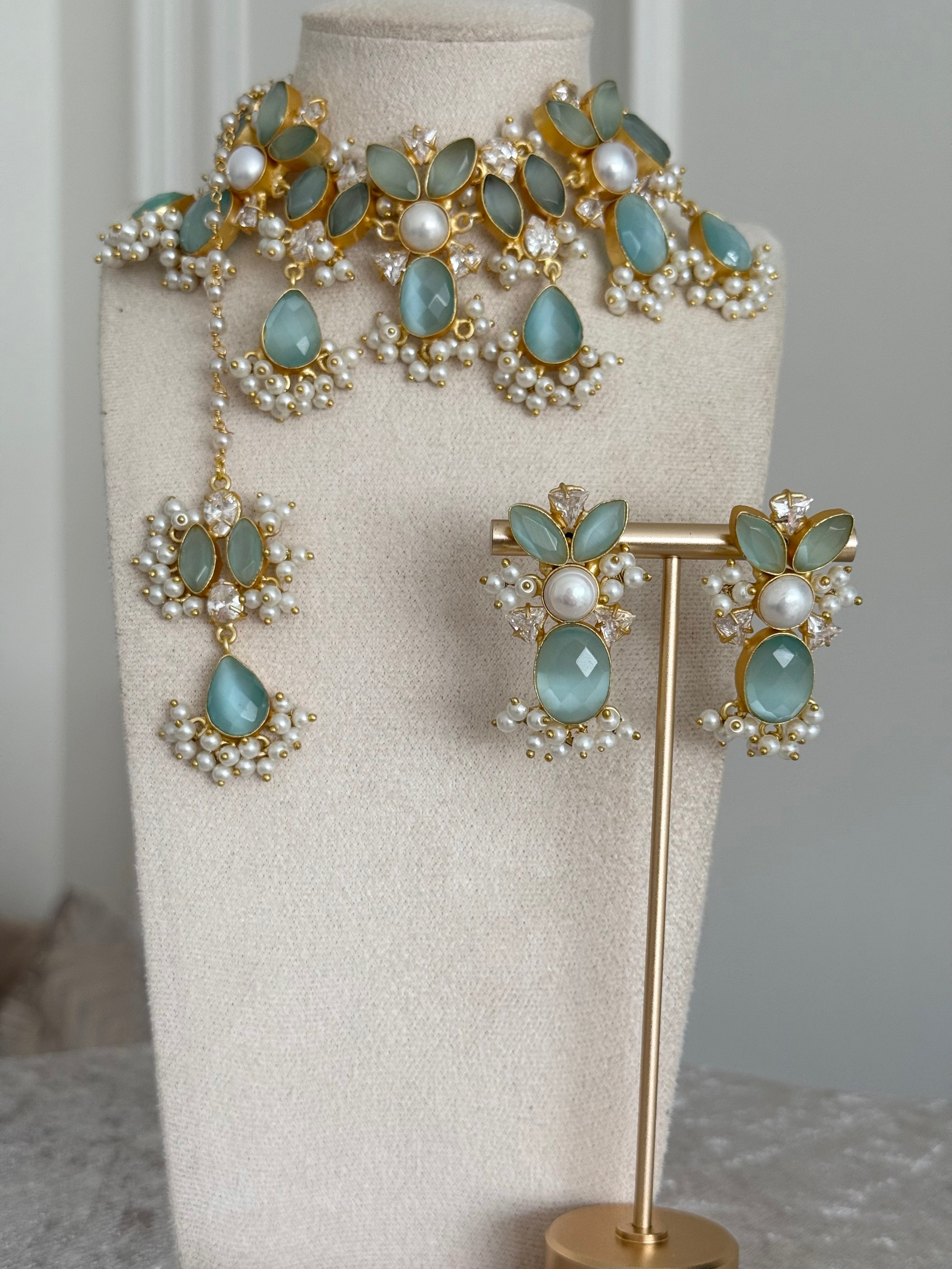 Dalia blue choker set