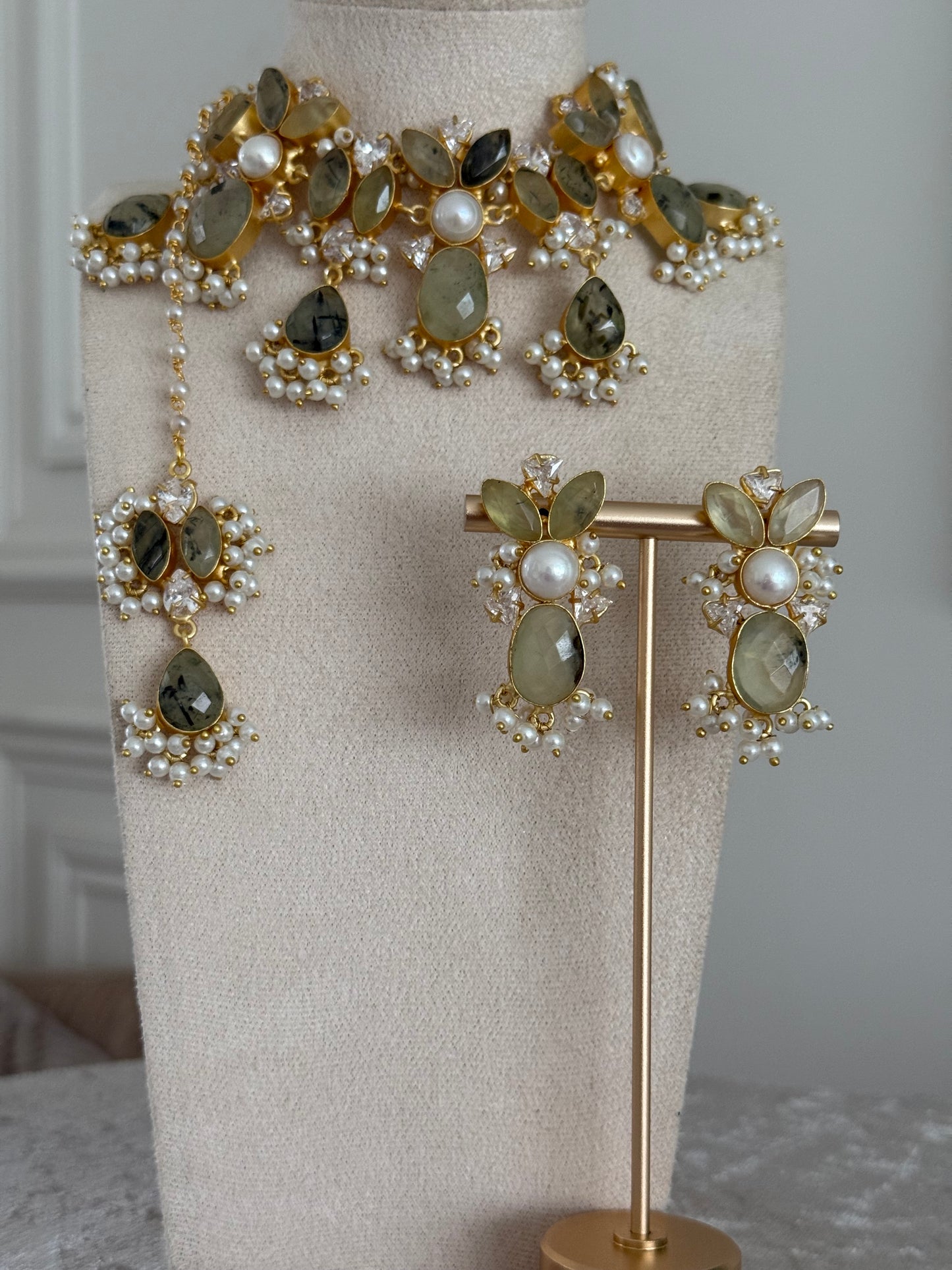 Dalia prehnite choker set