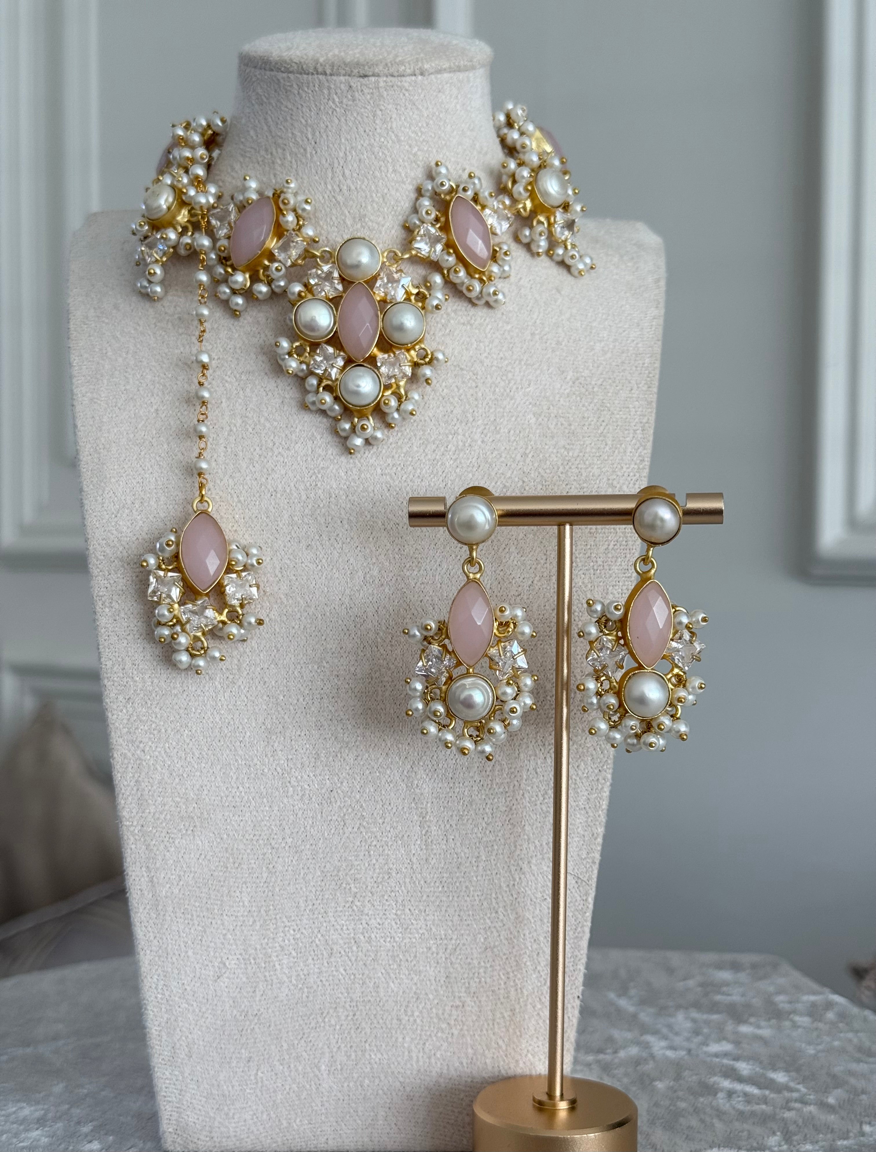 Huda pink necklace set