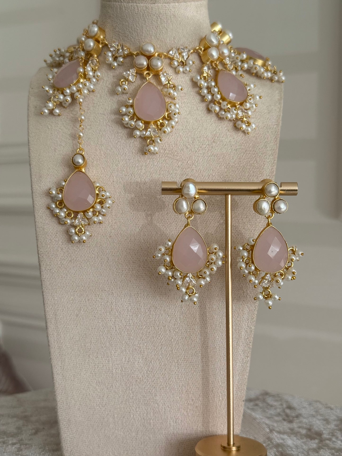 Habibi soft pink necklace set