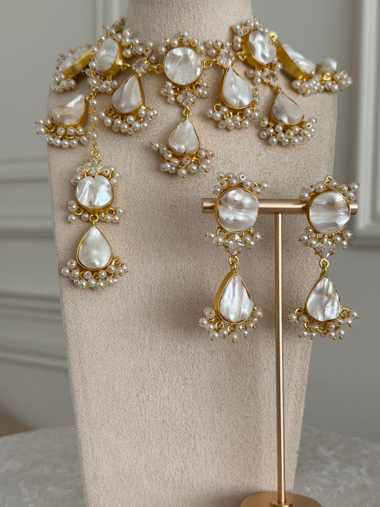 Hayati Pearl Necklace Set