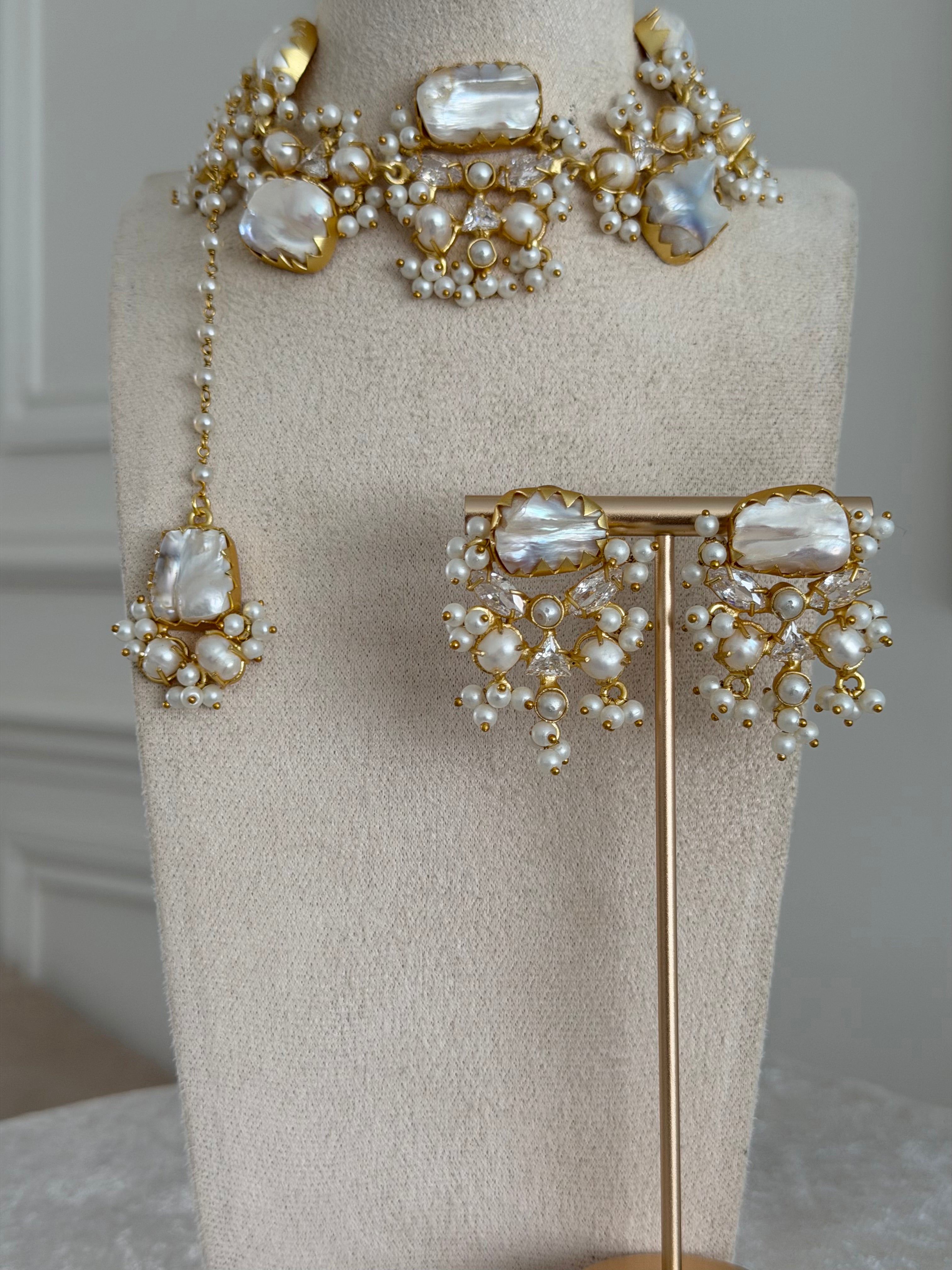 Zeina Pearl Necklace Set