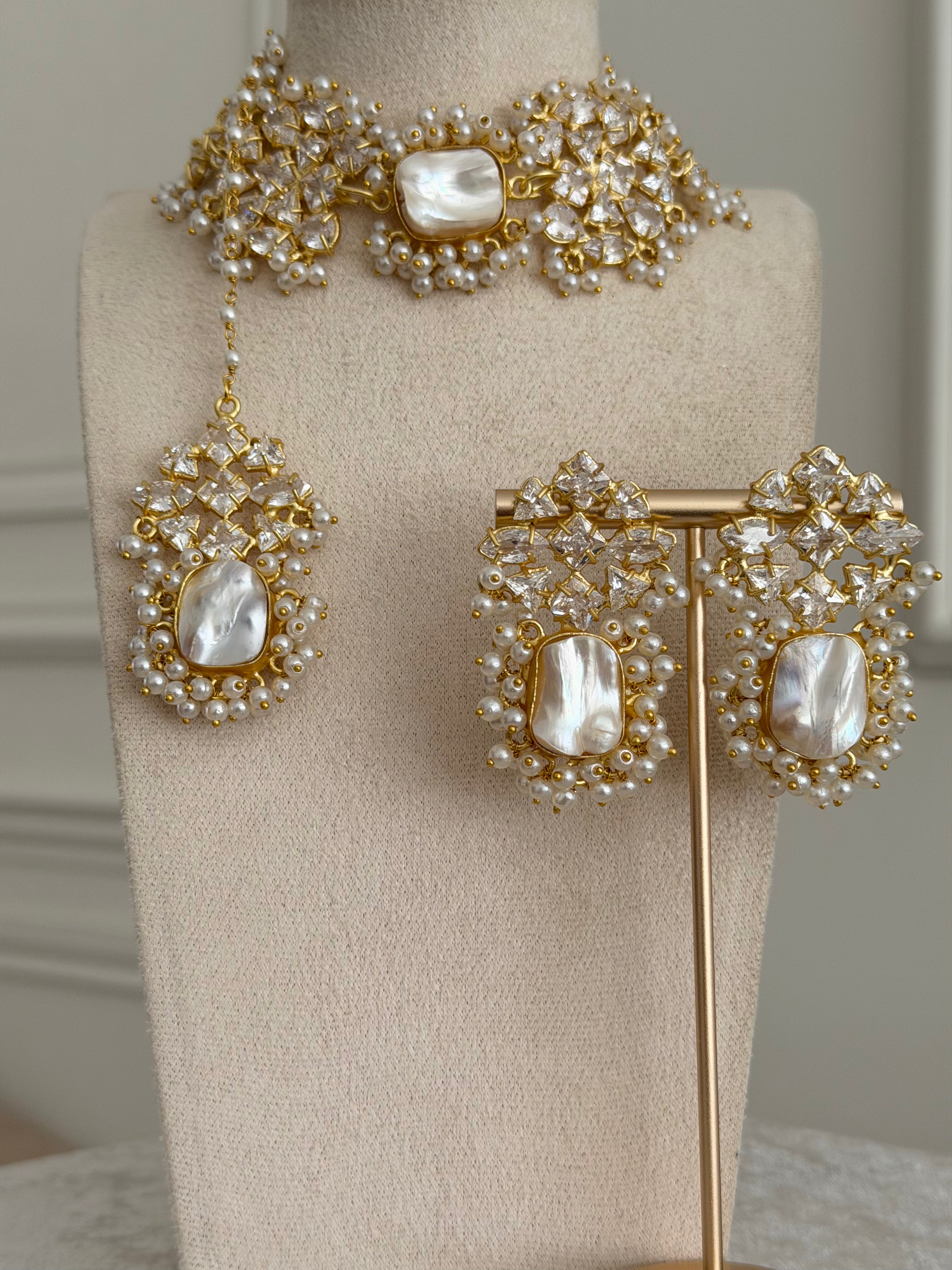 Luna Pearl Choker Set