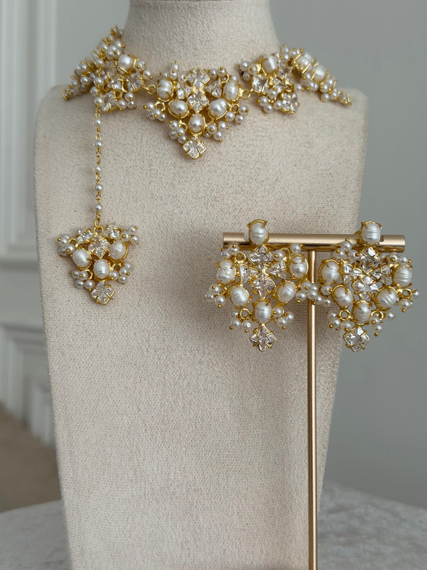 Noya Pearl Necklace Set