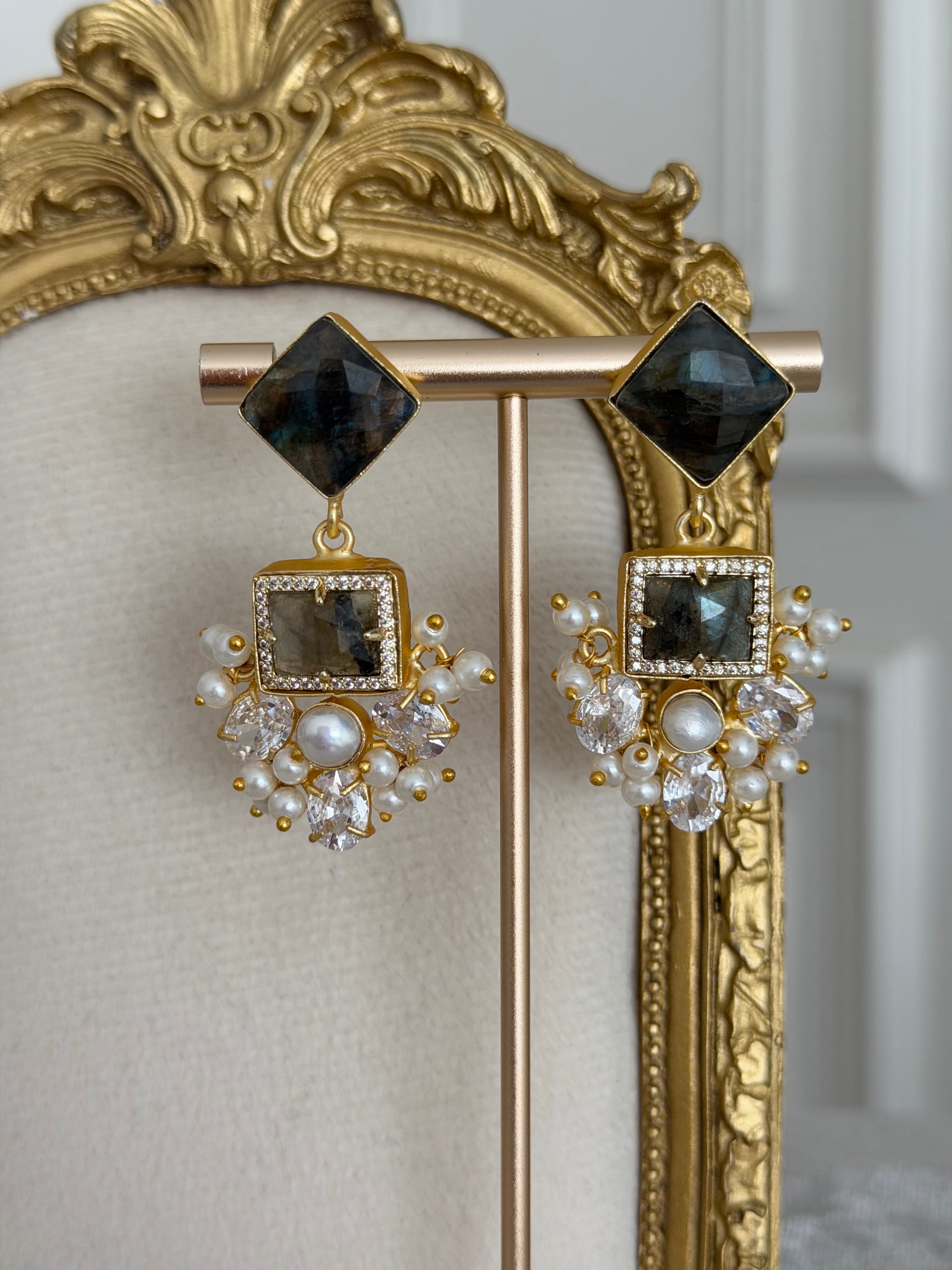 Eylin Grey Earrings