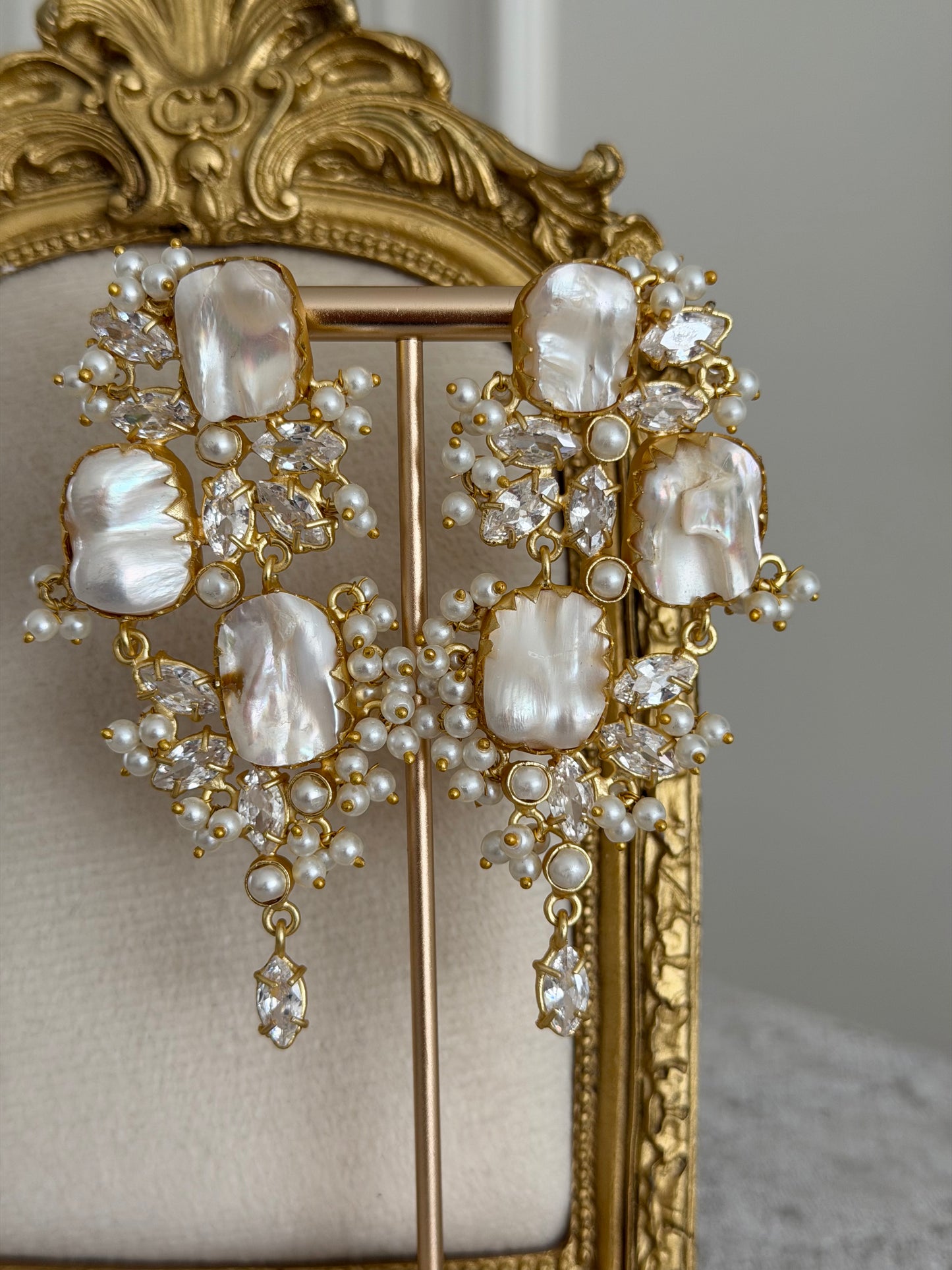 Esra Pearl Earrings