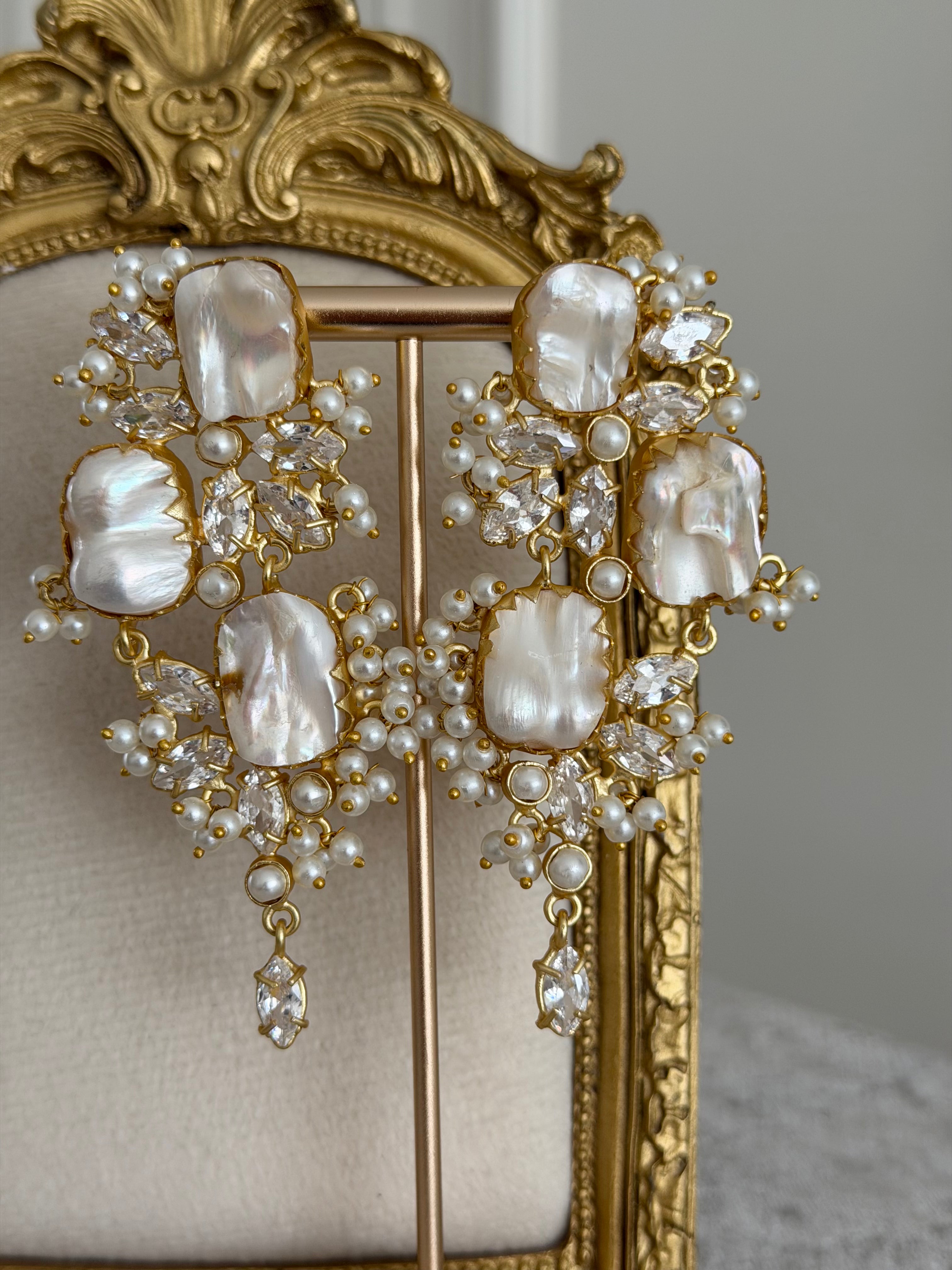 Esra Pearl Earrings