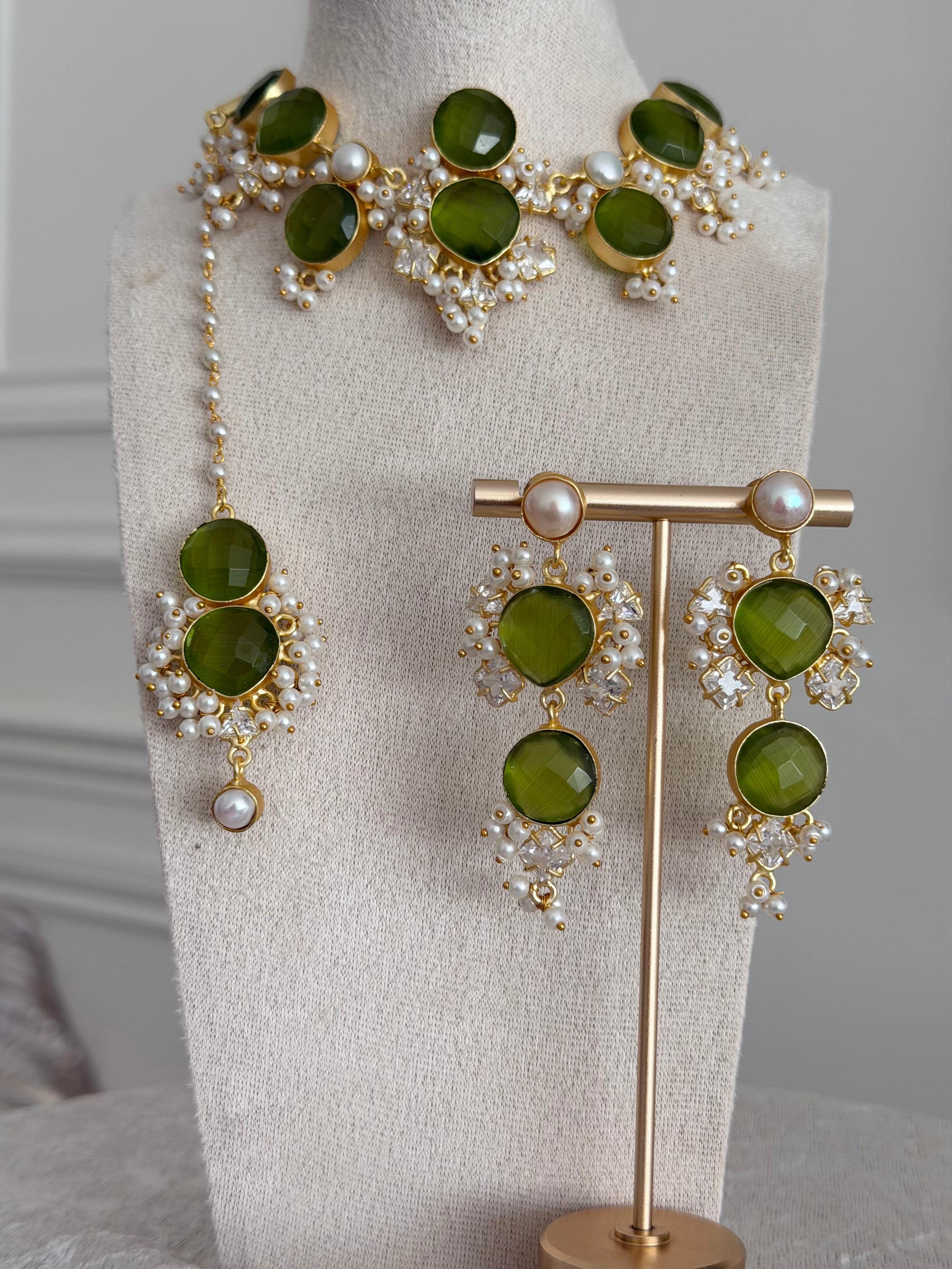 Selvi Olive Green Necklace Set