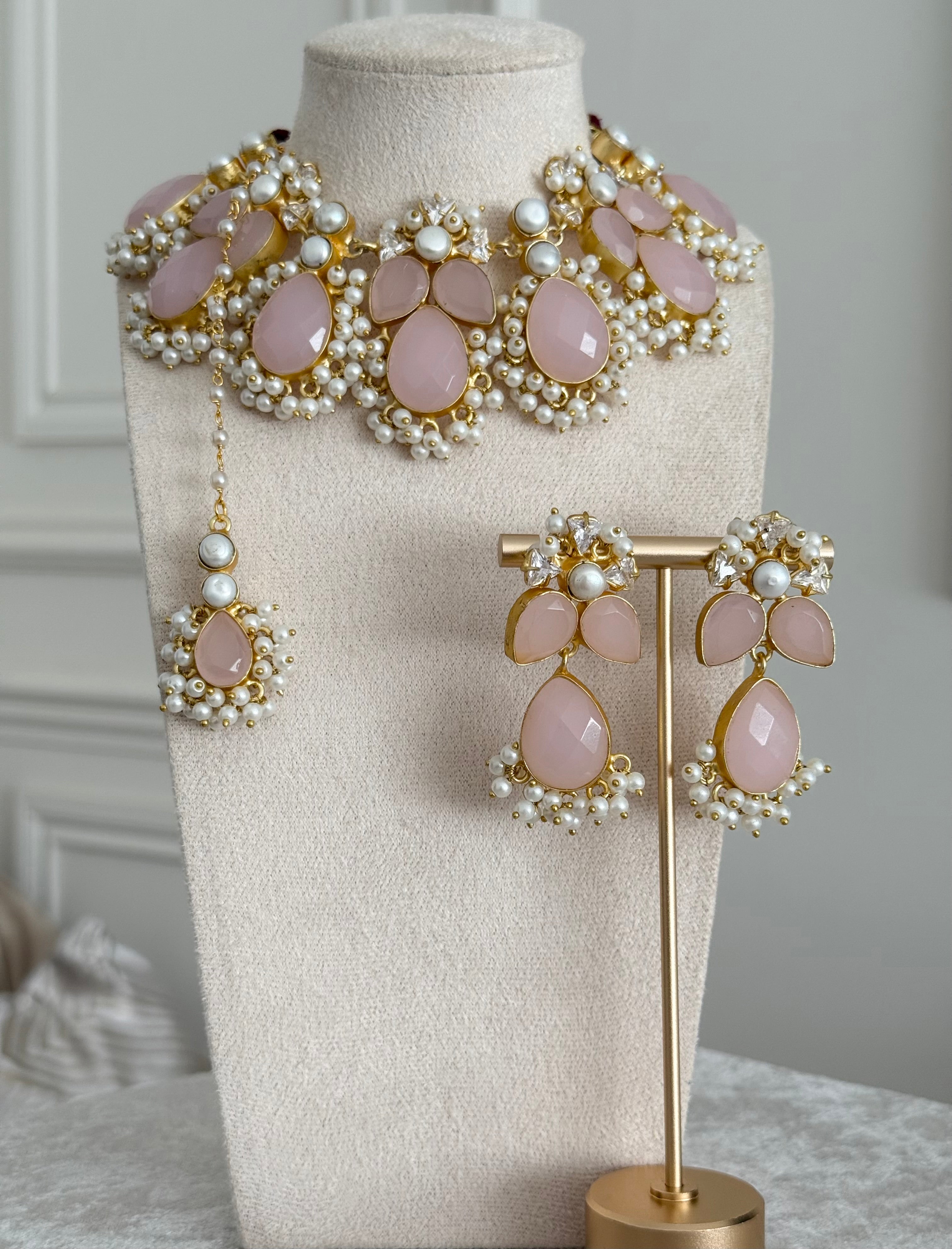 Layla pink necklace set