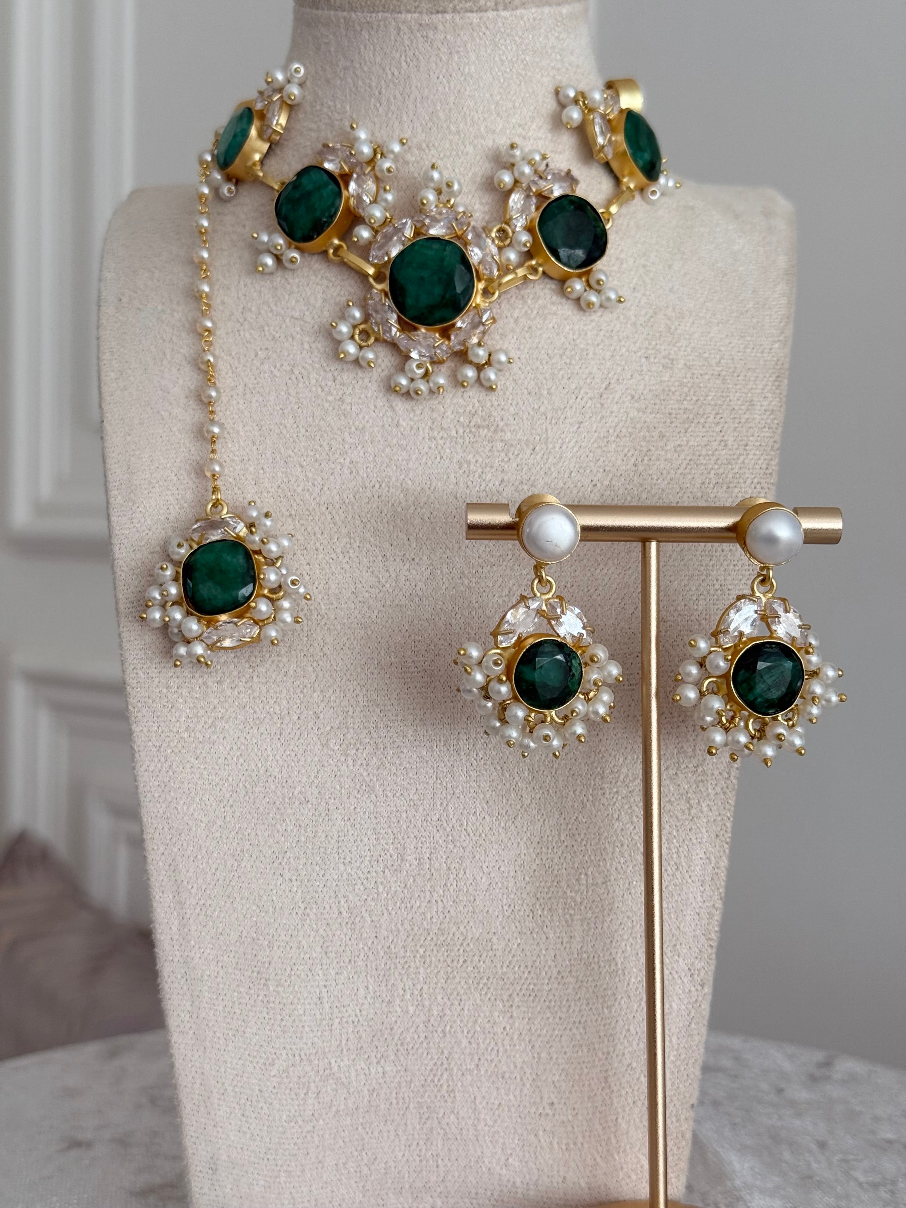 Nisa green necklace set