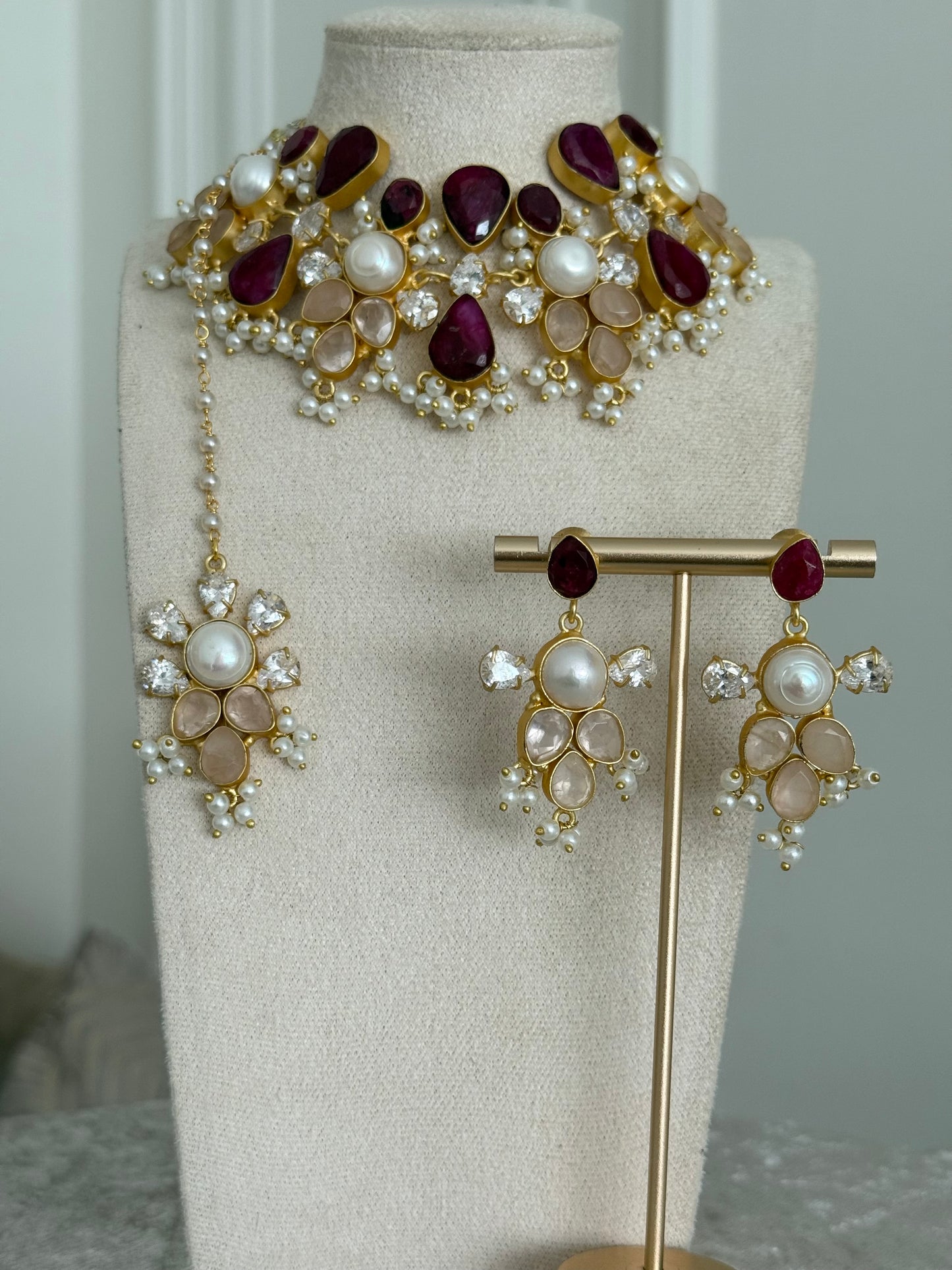 Noura ruby choker set