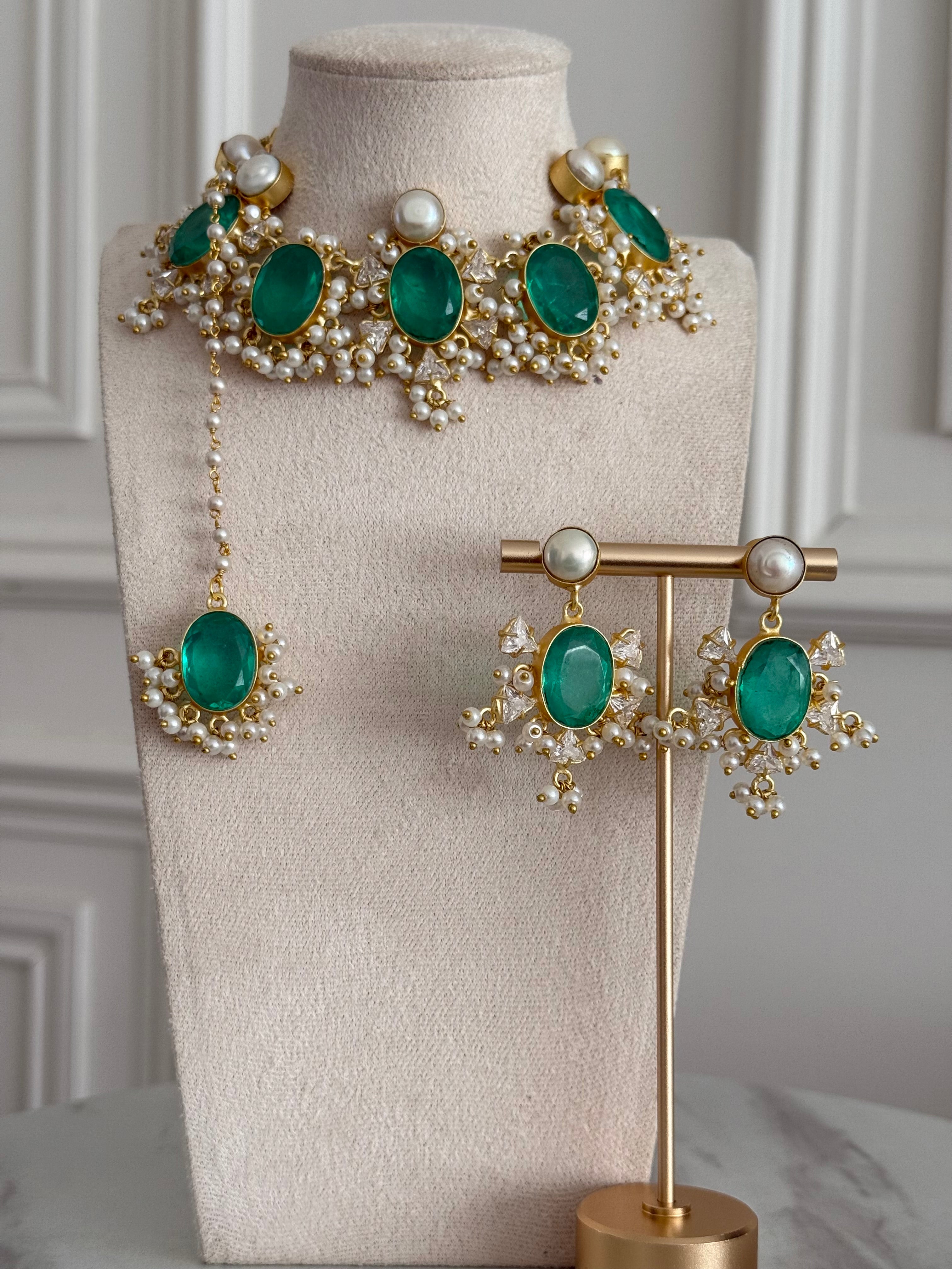 Unaisa jade necklace set