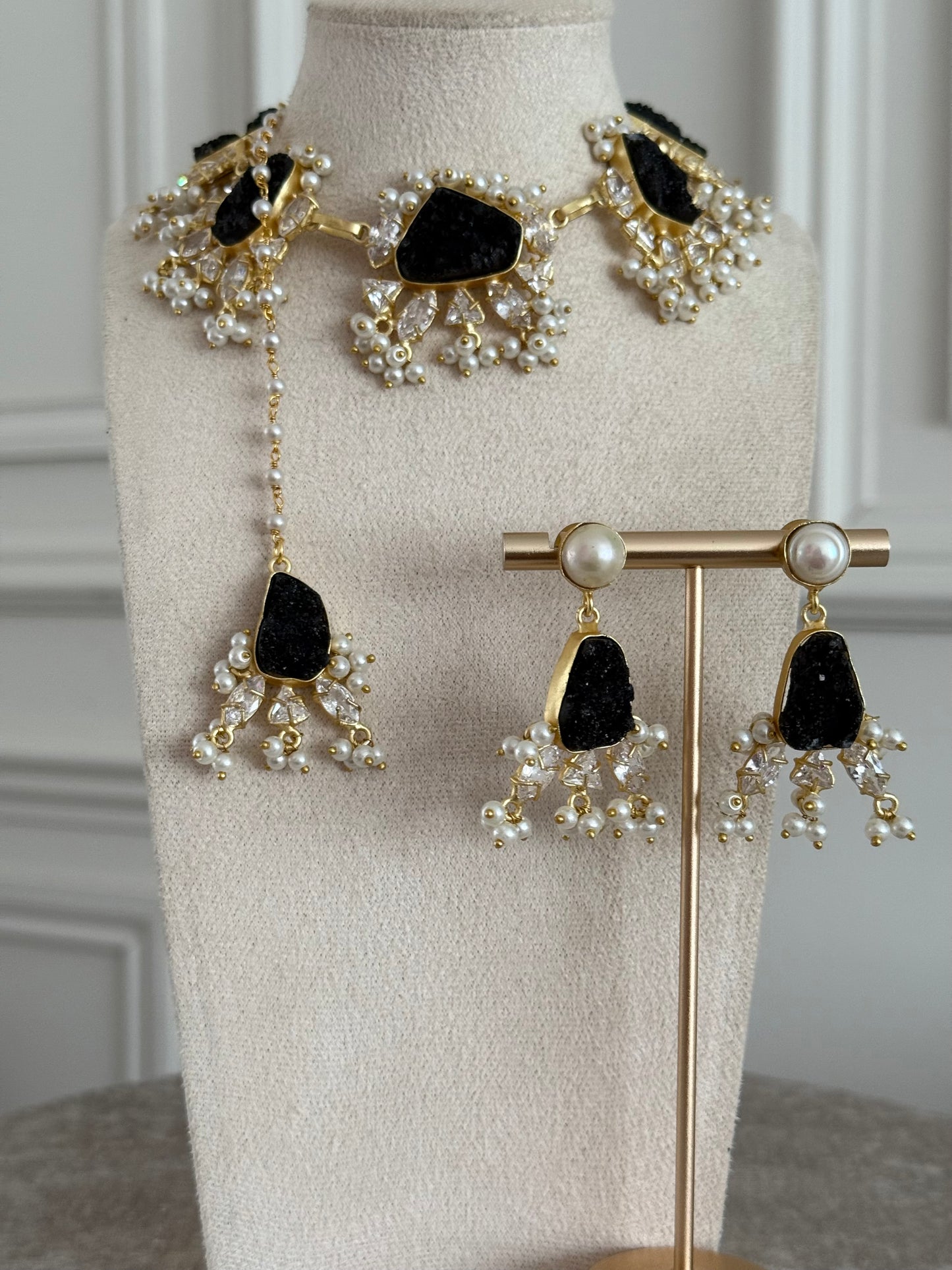 Nala black necklace set